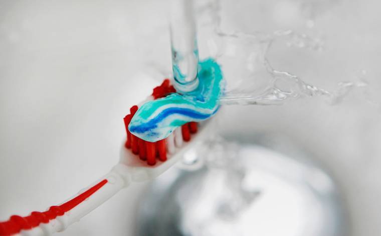Специалисты оценили данные о способности зубной пасты уничтожать COVID-19 :: Общество :: РБК