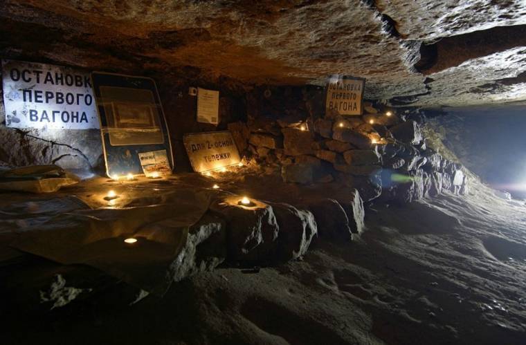 Двое взрослых и восемь детей пропали в пещерах Сьяны в Подмосковье