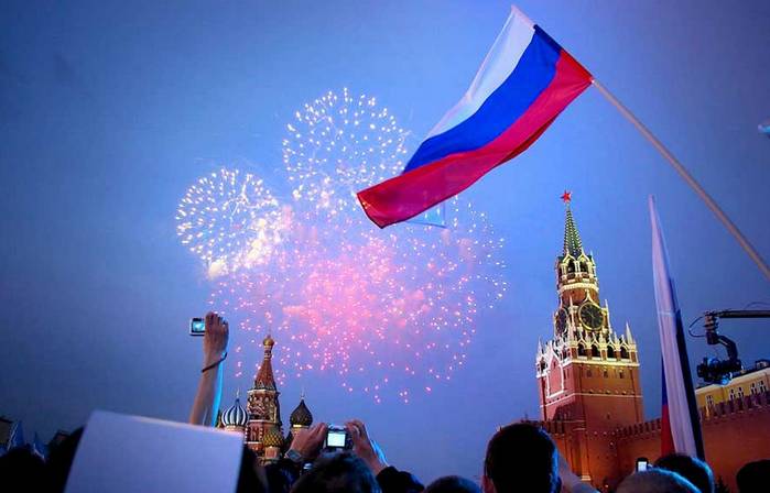 Выходным или нет будет День флага в России 22 августа