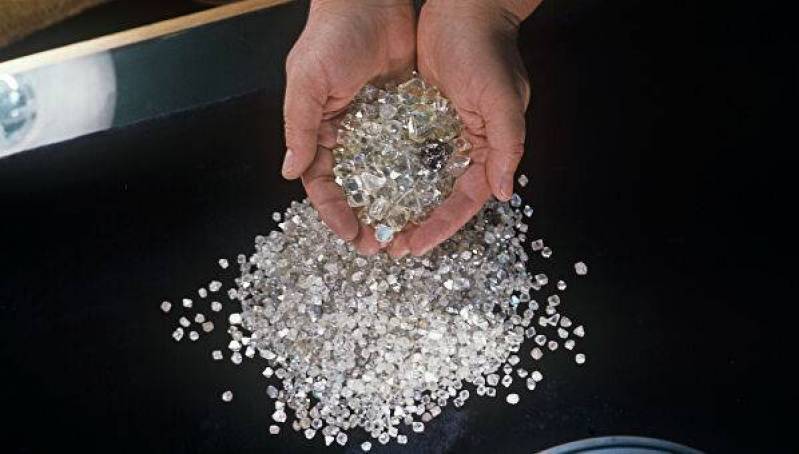 Санкции против РФ наносят ущерб индийской отрасли огранки алмазов, — МИД Индии