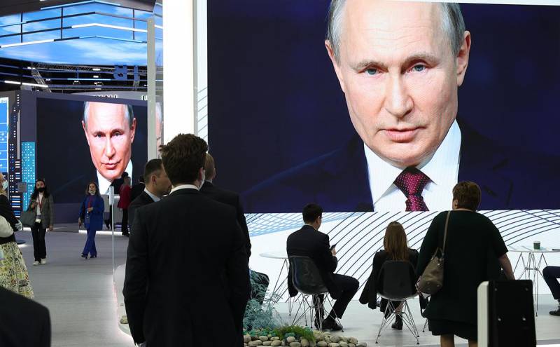 Рот на замок: реакция Путина, когда на мероприятии зазвучал российский гимн, а журналист задал вопрос